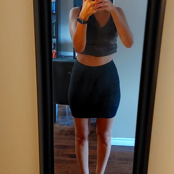 Never worn bebe bandage skirt - Picture 4 of 4